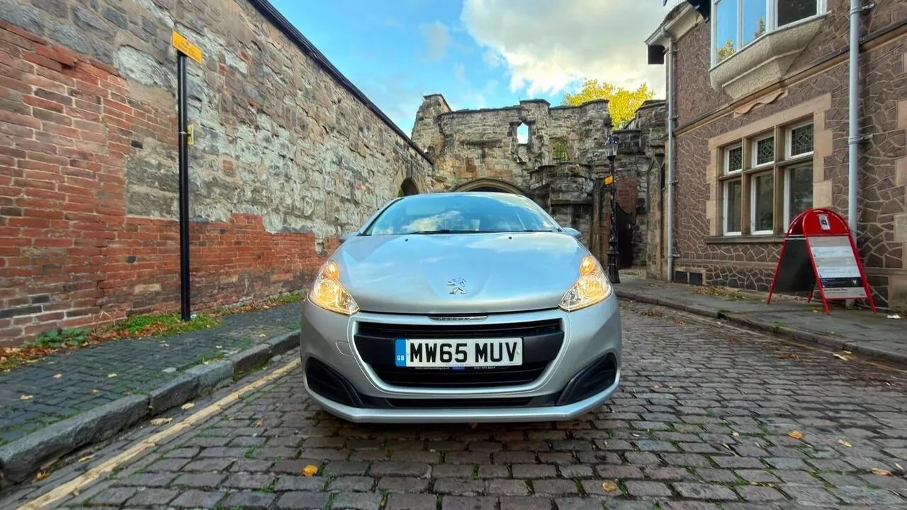 Peugeot 208 2015 photo 5