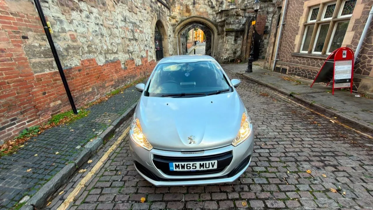 Peugeot 208 2015 photo 4
