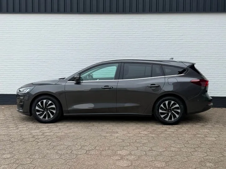 Ford Focus 2023 photo 2