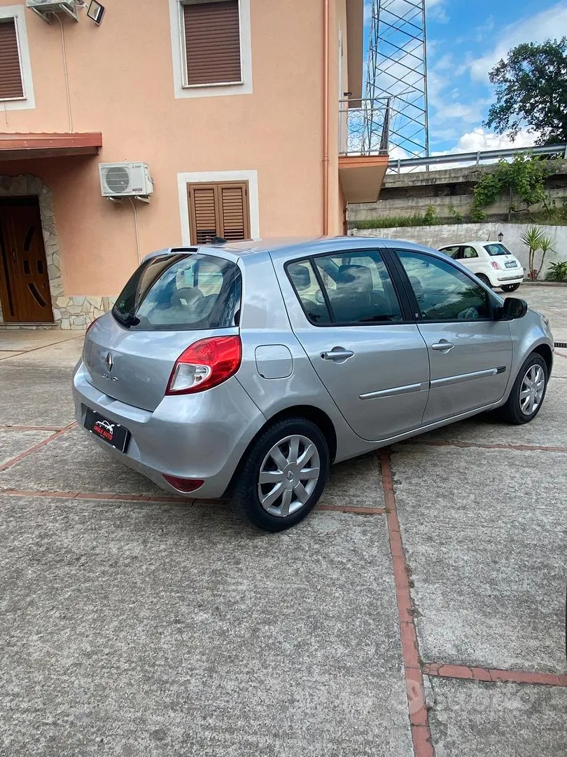 Renault Clio 2010 photo 5