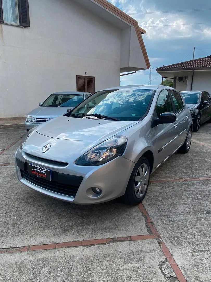 Renault Clio 2010 photo 3