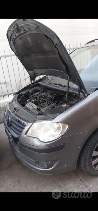 Volkswagen Touran 2010 photo 4