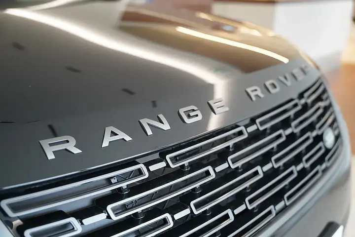 Land Rover Range Rover Velar photo 3