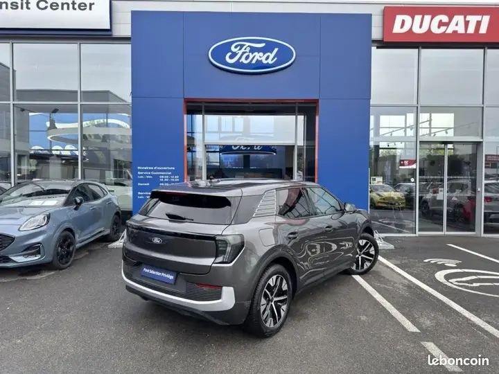 Ford Explorer 2025 photo 5