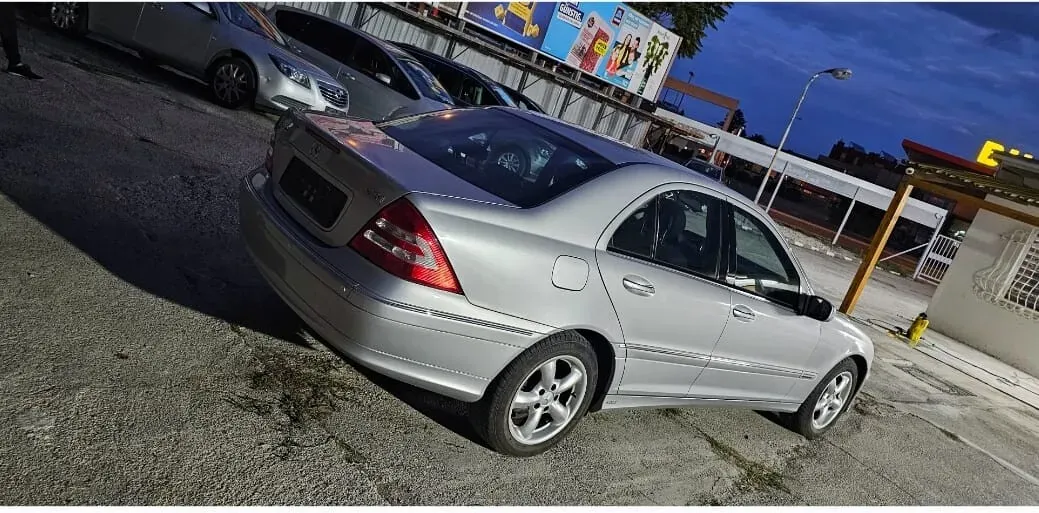 Mercedes-Benz C-Class 2005 photo 3