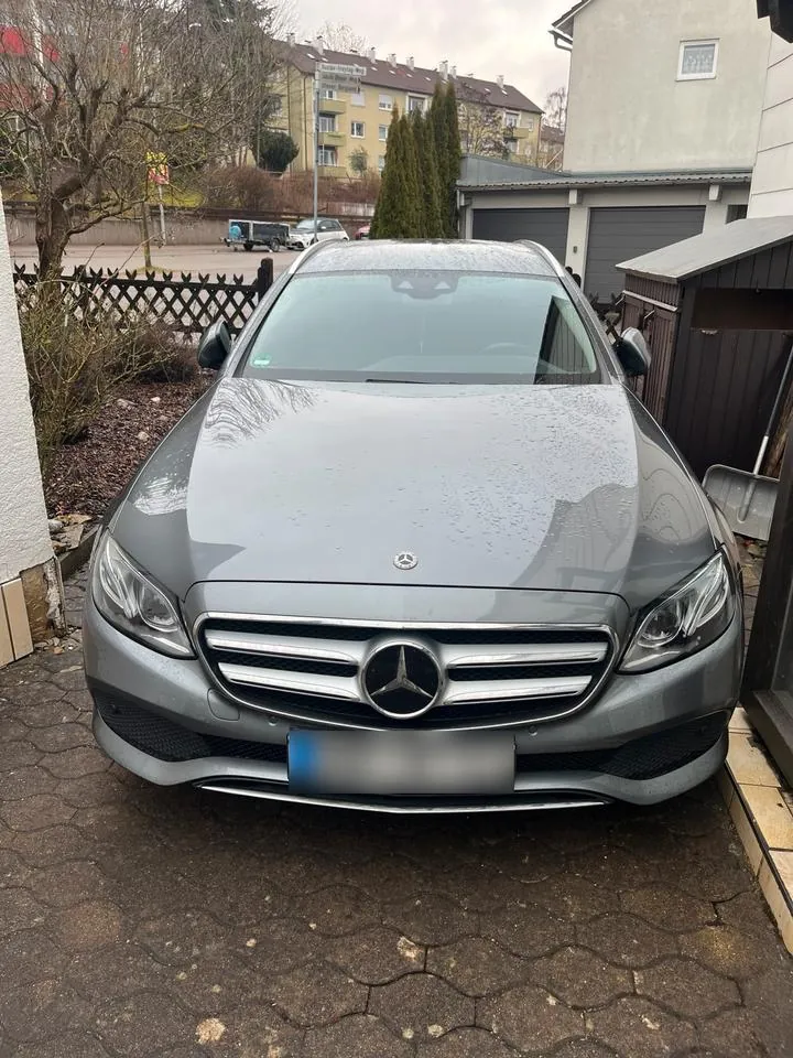 Mercedes-Benz E 220D