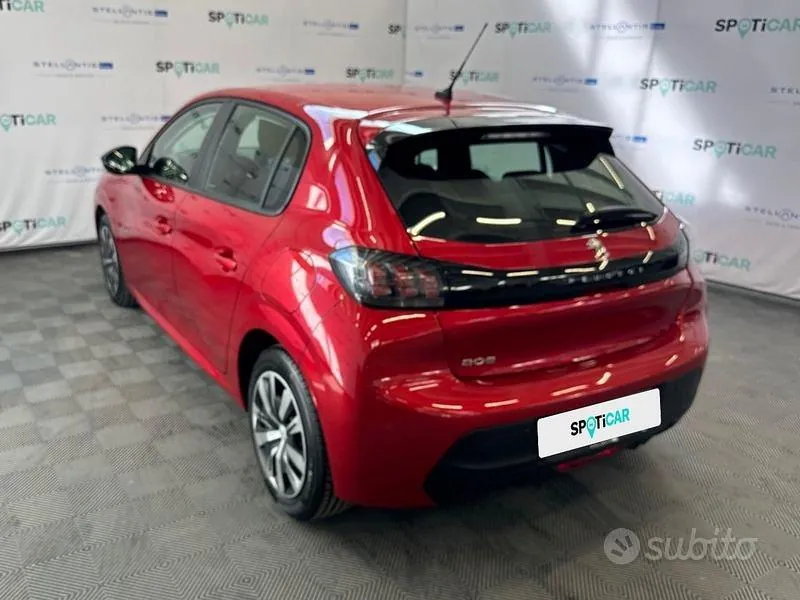 Peugeot 208 2024 photo 3