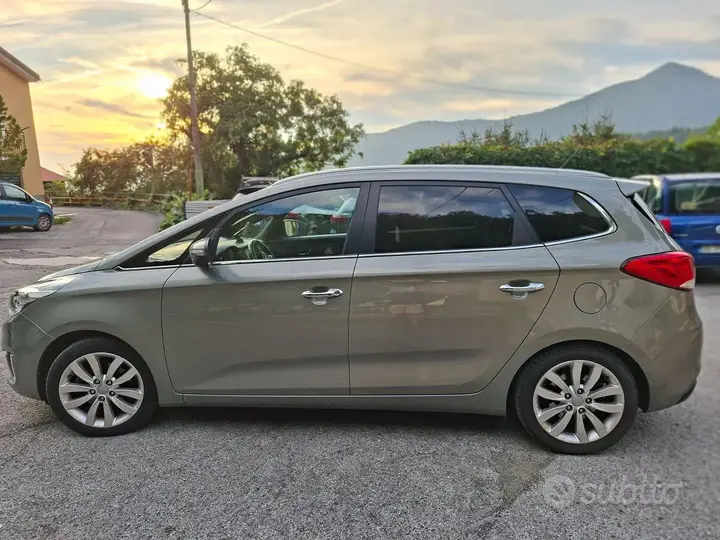 Kia Carens 2014 photo 2