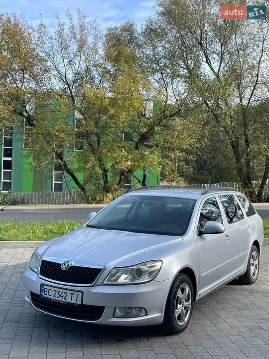 Skoda Octavia 2010 photo 2