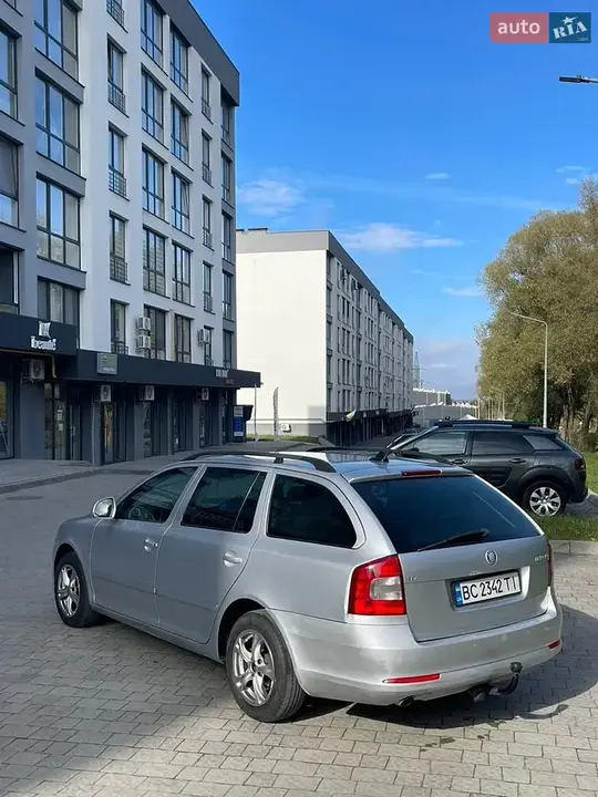Skoda Octavia 2010 photo 4