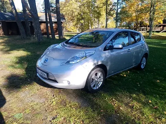 Nissan Leaf 2012 photo 2