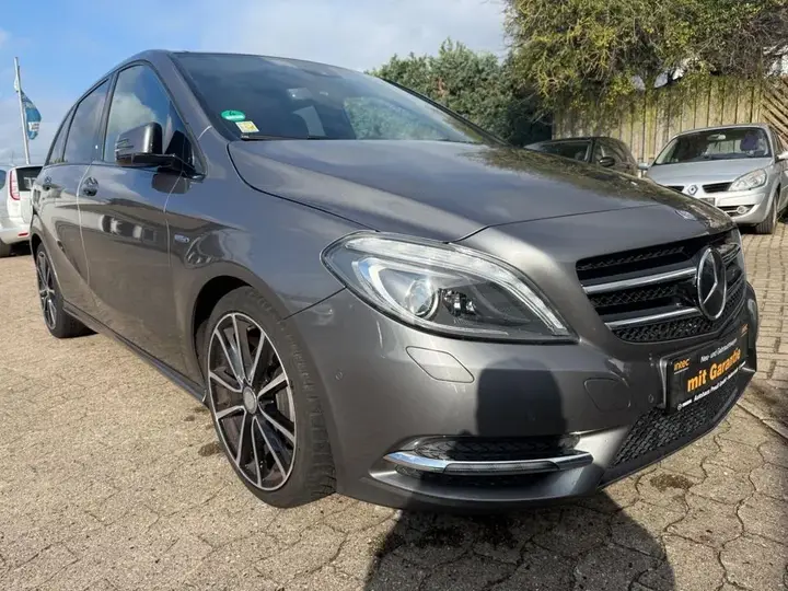 Mercedes-Benz B 200