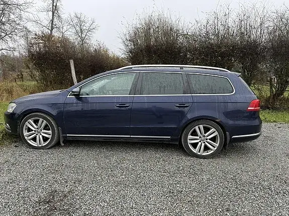 Volkswagen Passat 2012 photo 2