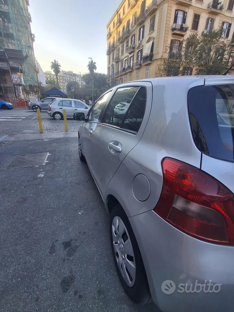 Toyota Yaris 2010 photo 5