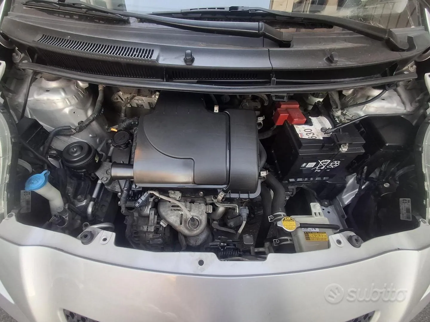 Toyota Yaris 2010 photo 2