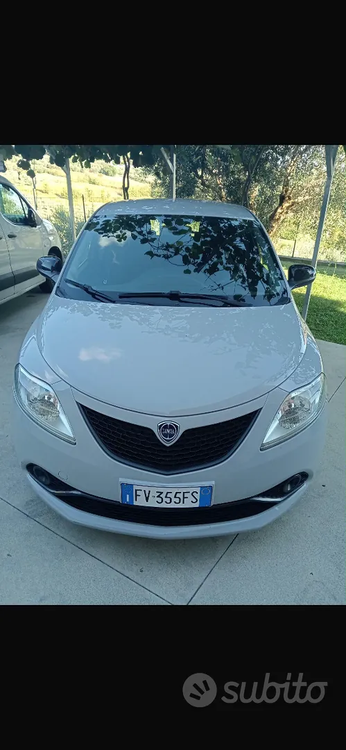 Lancia Y
