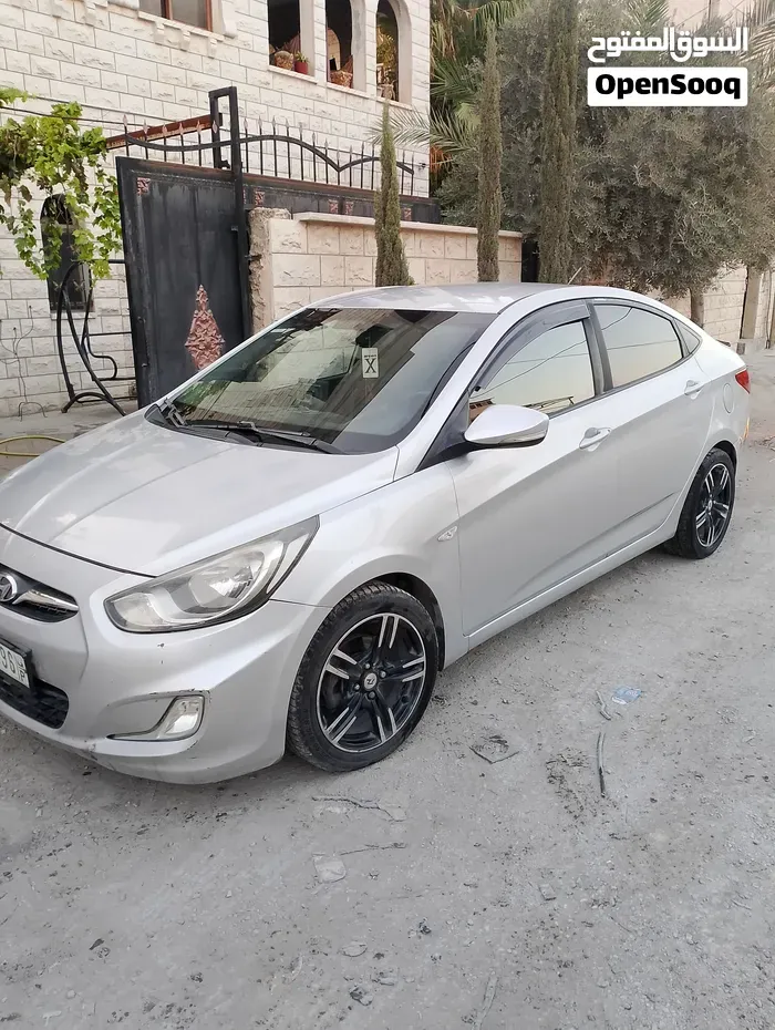 Hyundai Accent 2013 photo 4