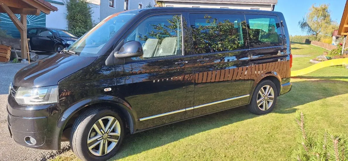 Volkswagen Multivan 2012 photo 2