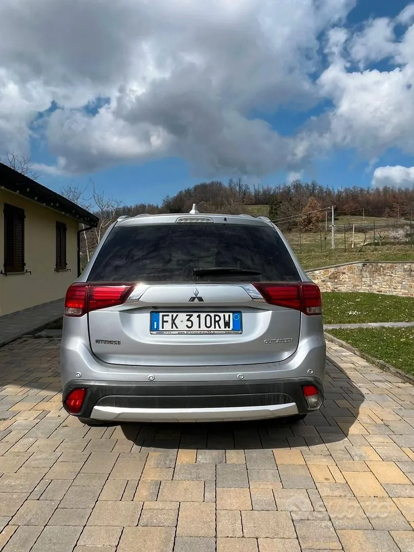 Mitsubishi Outlander 2017 photo 4