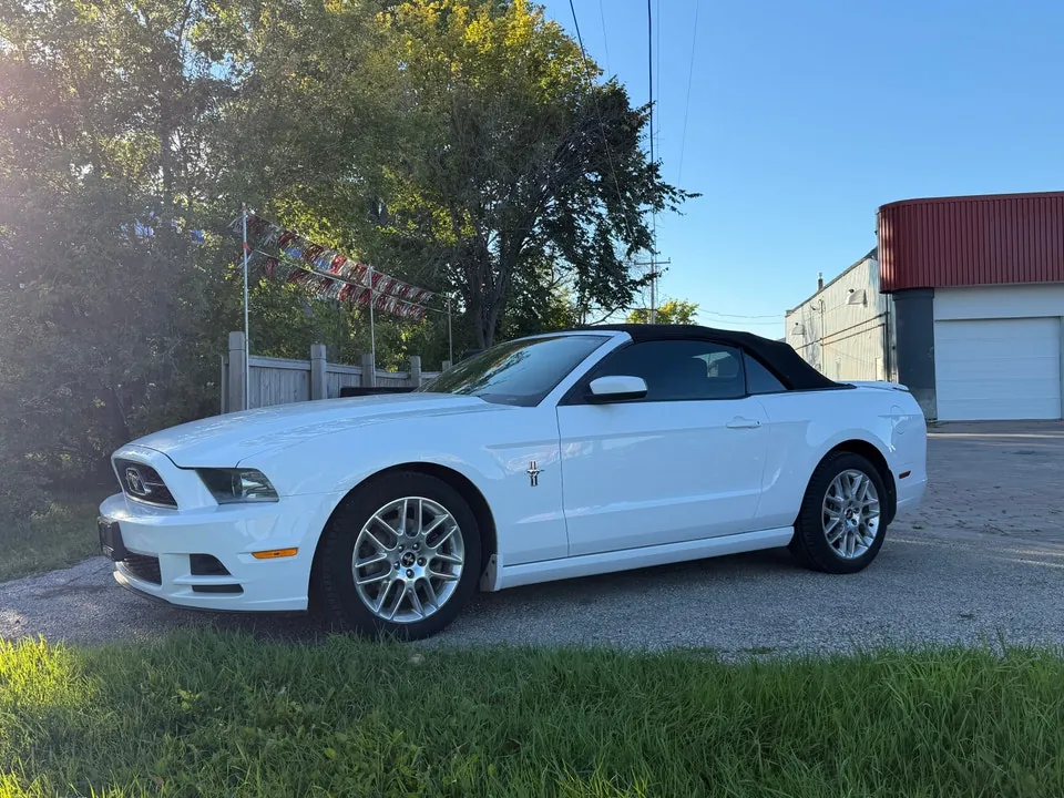 Ford Mustang 2014 photo 2