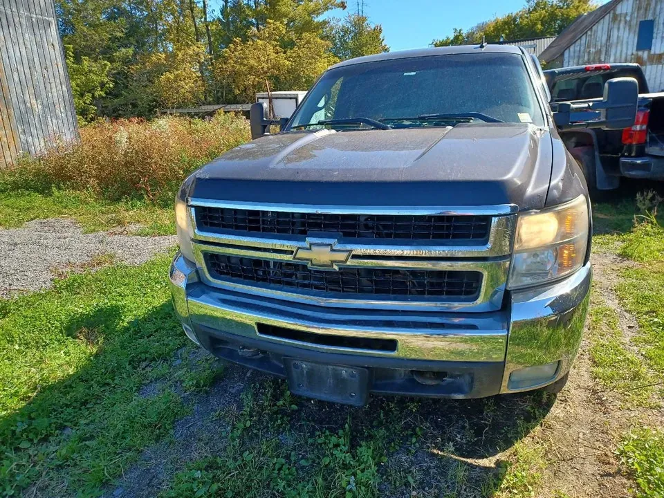 Chevrolet Silverado 2500 2010 photo 2