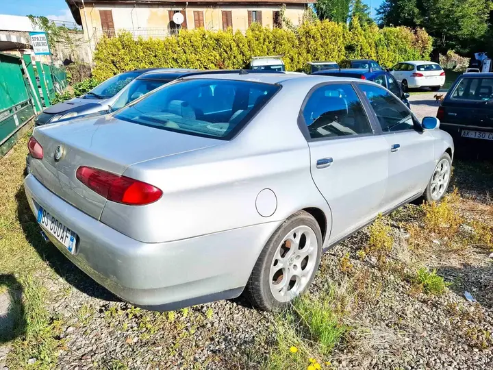 Alfa Romeo 166
