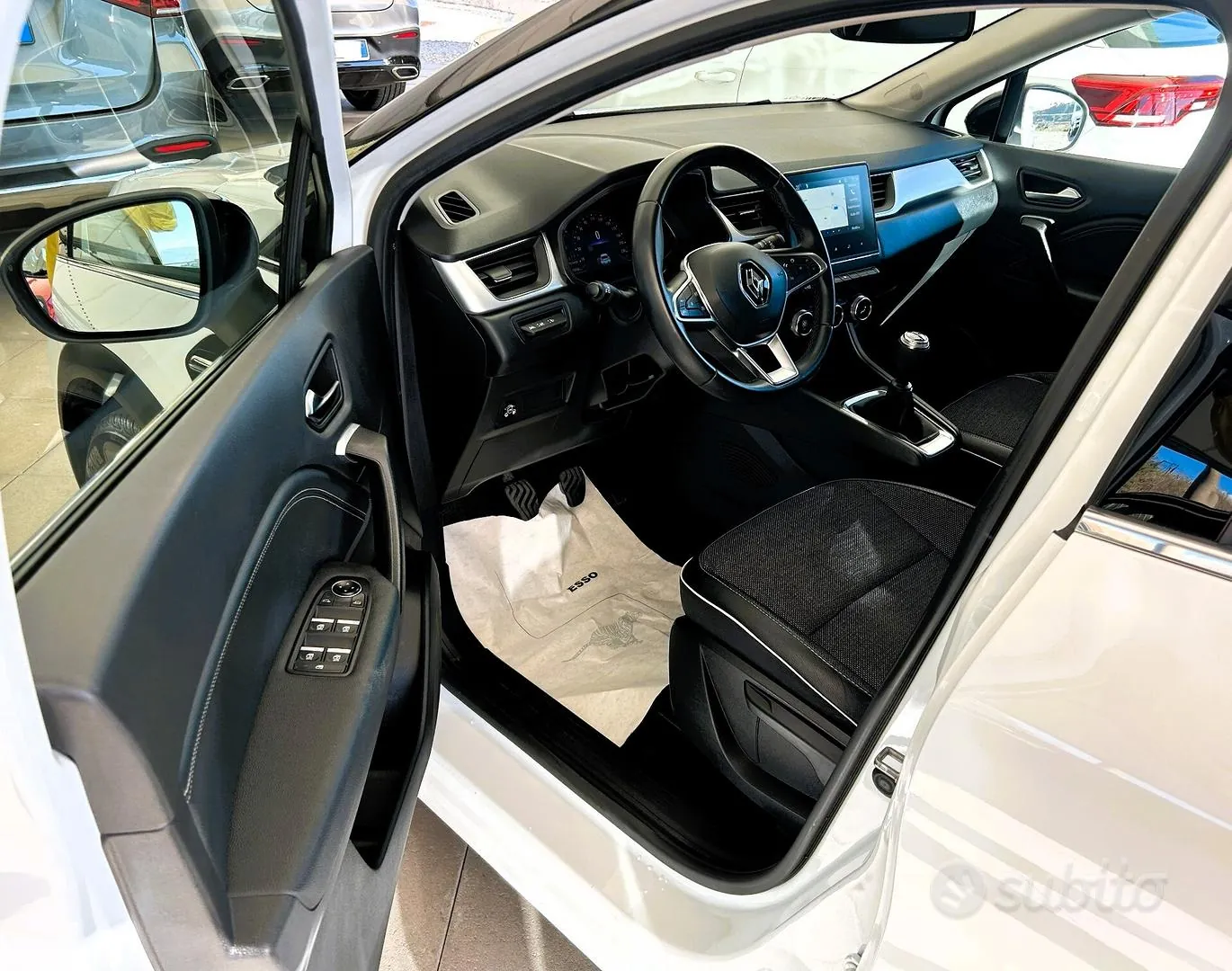 Renault Captur 2023 photo 2