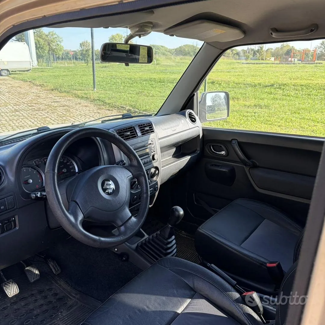 Suzuki Jimny 2010 photo 4