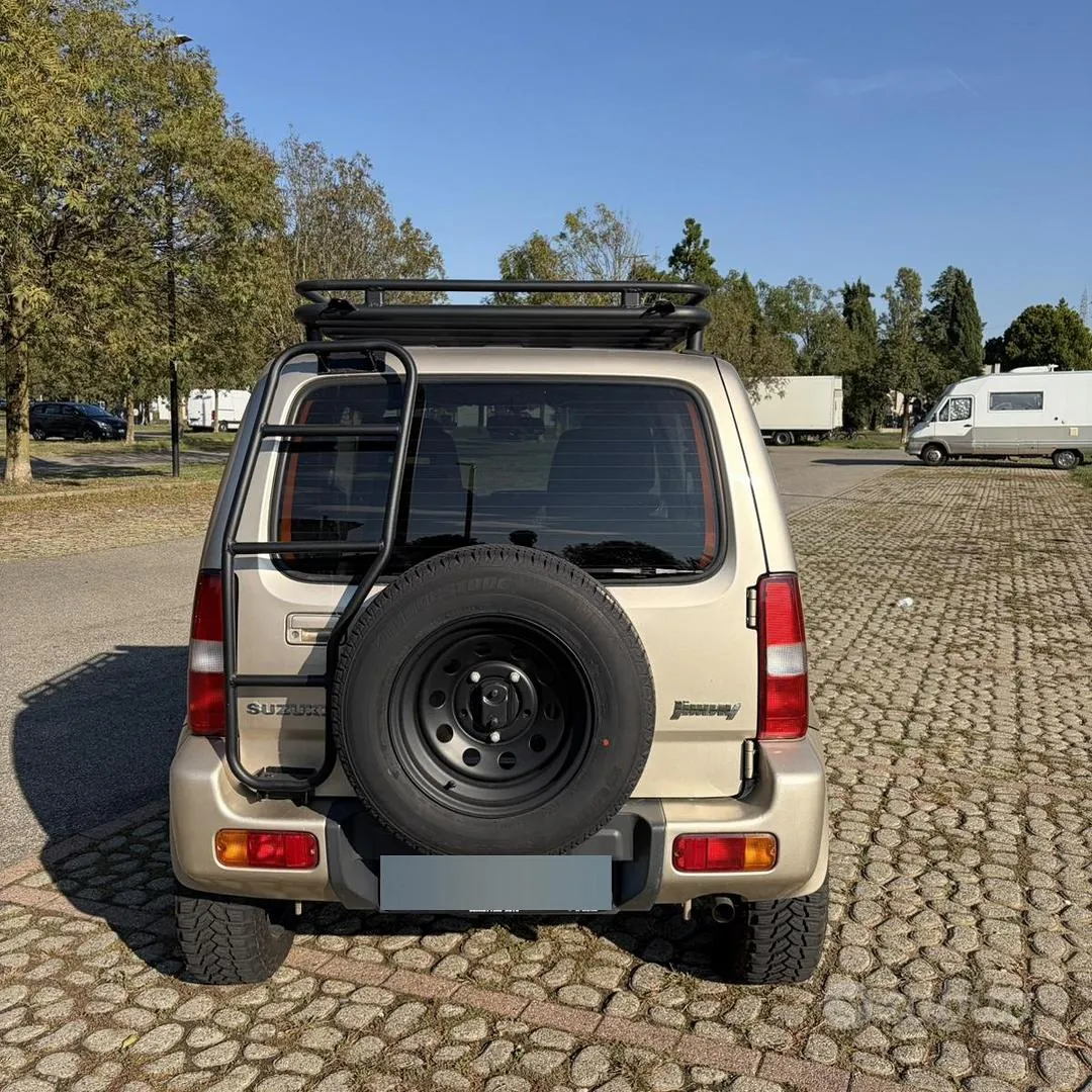 Suzuki Jimny 2010 photo 3