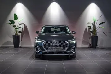 Audi Q3 2022 photo 2