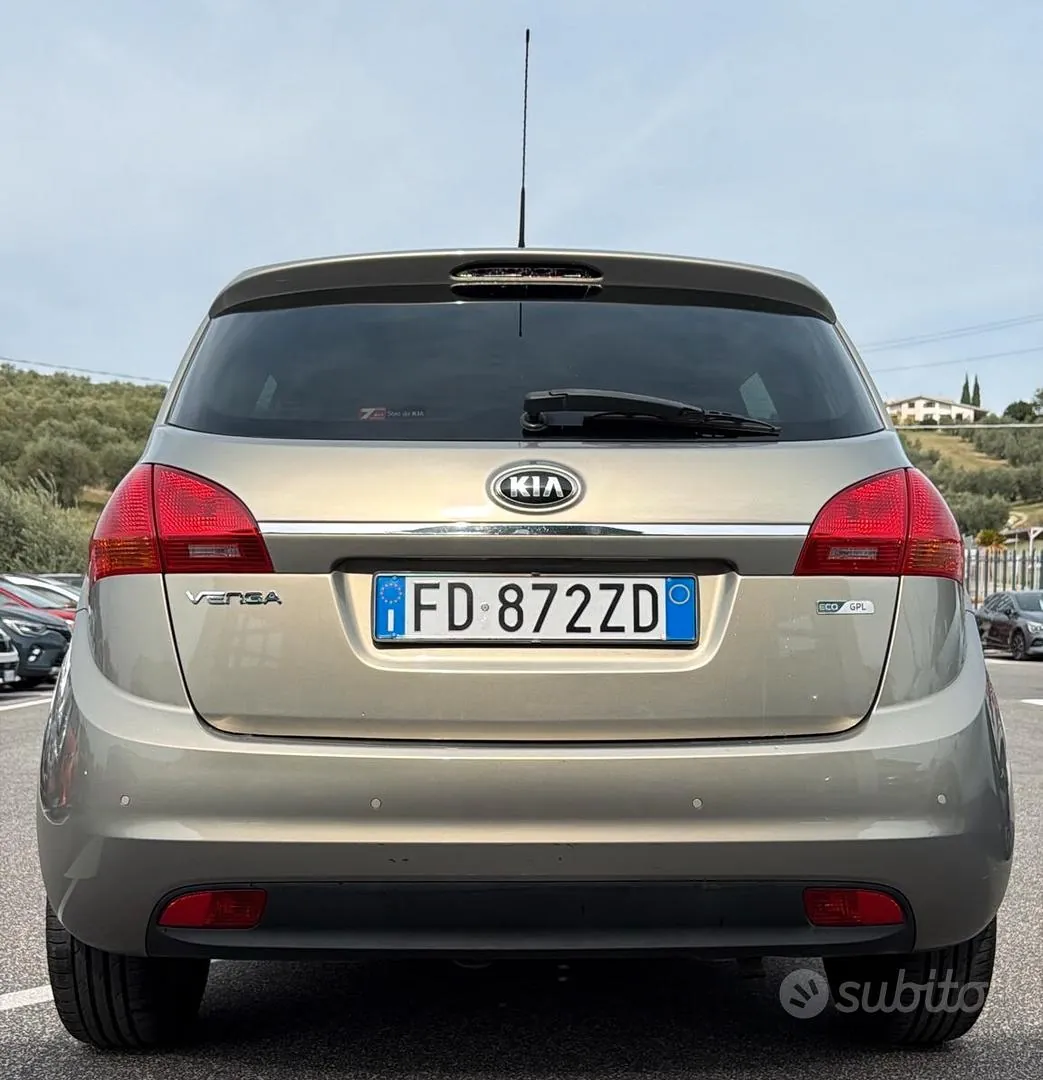 Kia Venga 2016 photo 3