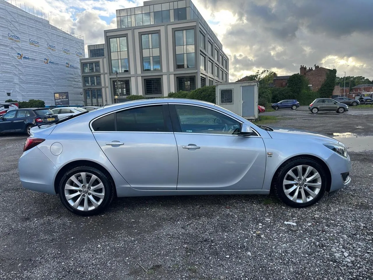 Vauxhall Insignia 2016 photo 2