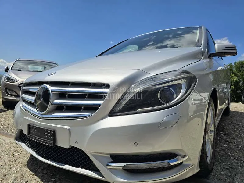 Mercedes-Benz B 200 2012 photo 3