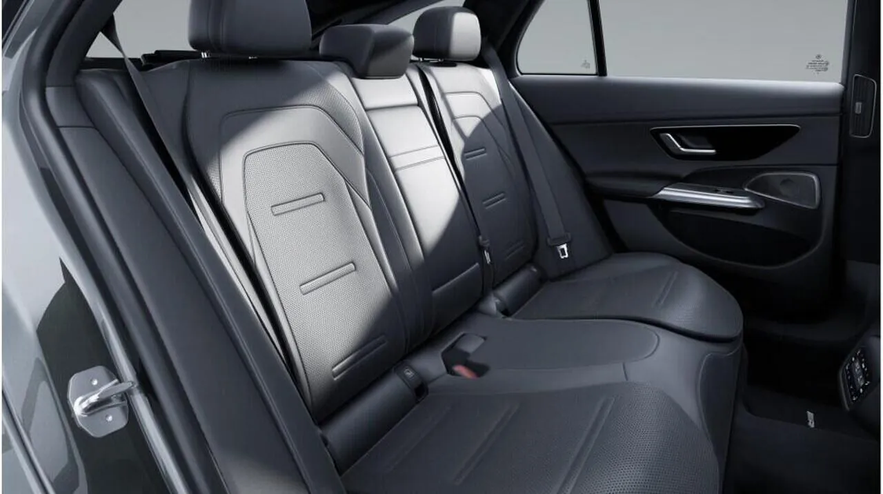 Mercedes-Benz E-Class photo 3