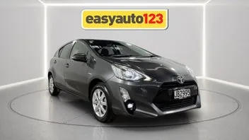 Toyota Prius C 2015 photo 2