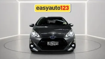 Toyota Prius C 2015 photo 3