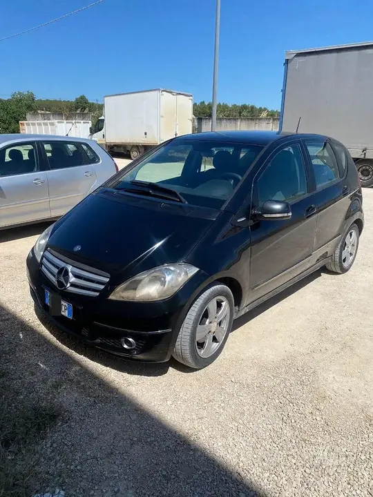Mercedes-Benz A 2010 photo 2