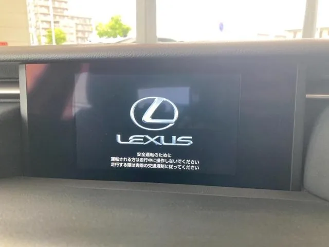 Lexus Is300H 2015 photo 3