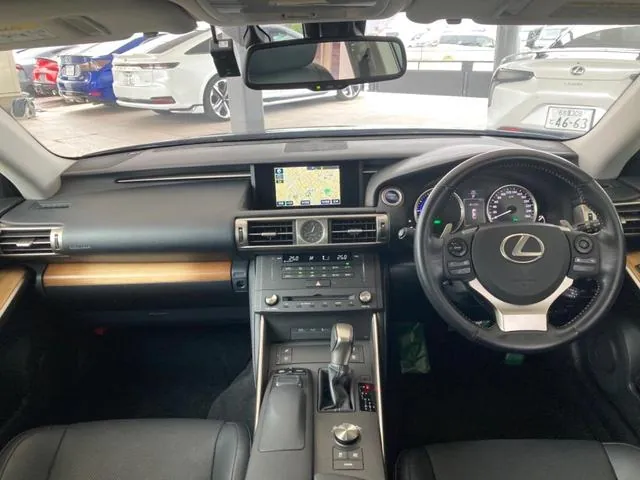 Lexus Is300H 2015 photo 2