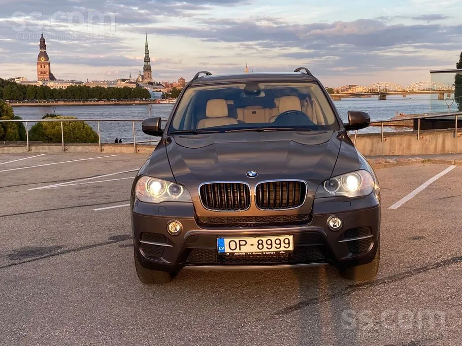 BMW X5 2011 photo 2