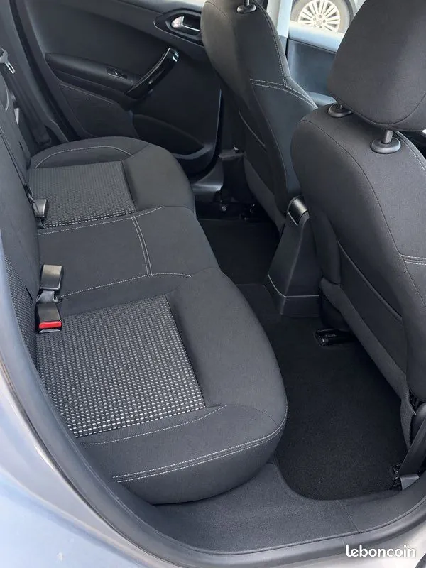 Peugeot 208 2019 photo 5
