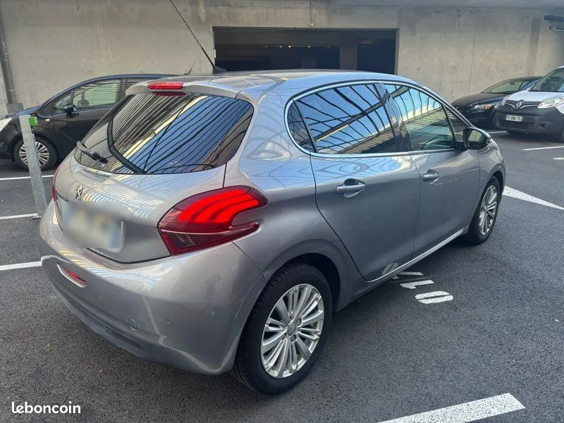 Peugeot 208 2019 photo 2
