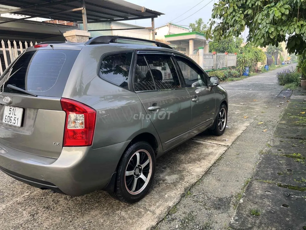Kia Carens 2010 photo 5