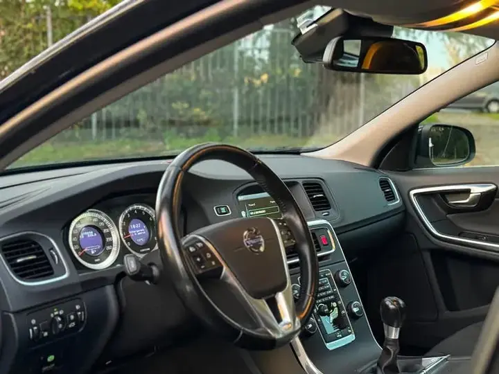 Volvo V60 2012 photo 3