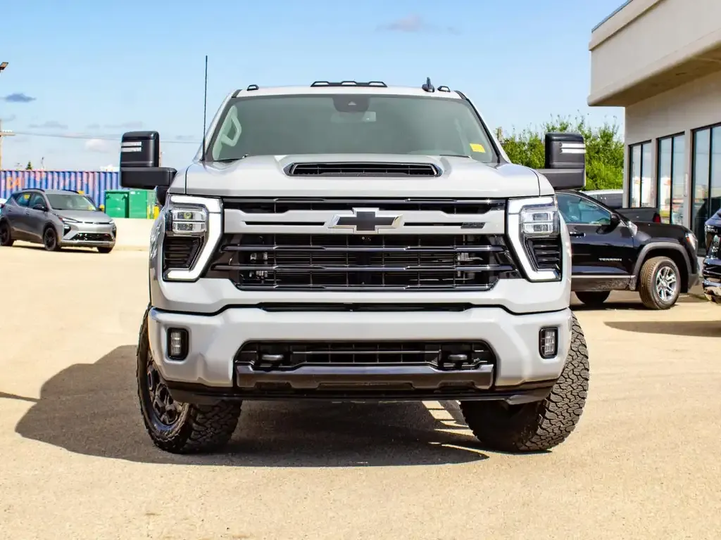 Chevrolet Silverado 2500 2024 photo 3