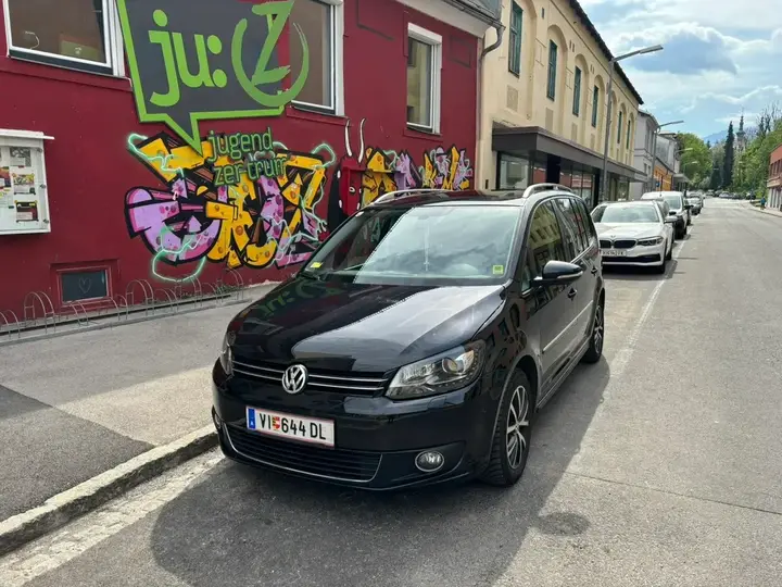 Volkswagen Touran 2013 photo 2