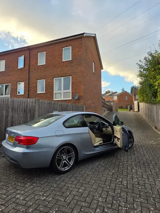 BMW 3 Series 2010 photo 4