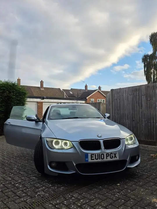 BMW 3 Series 2010 photo 2
