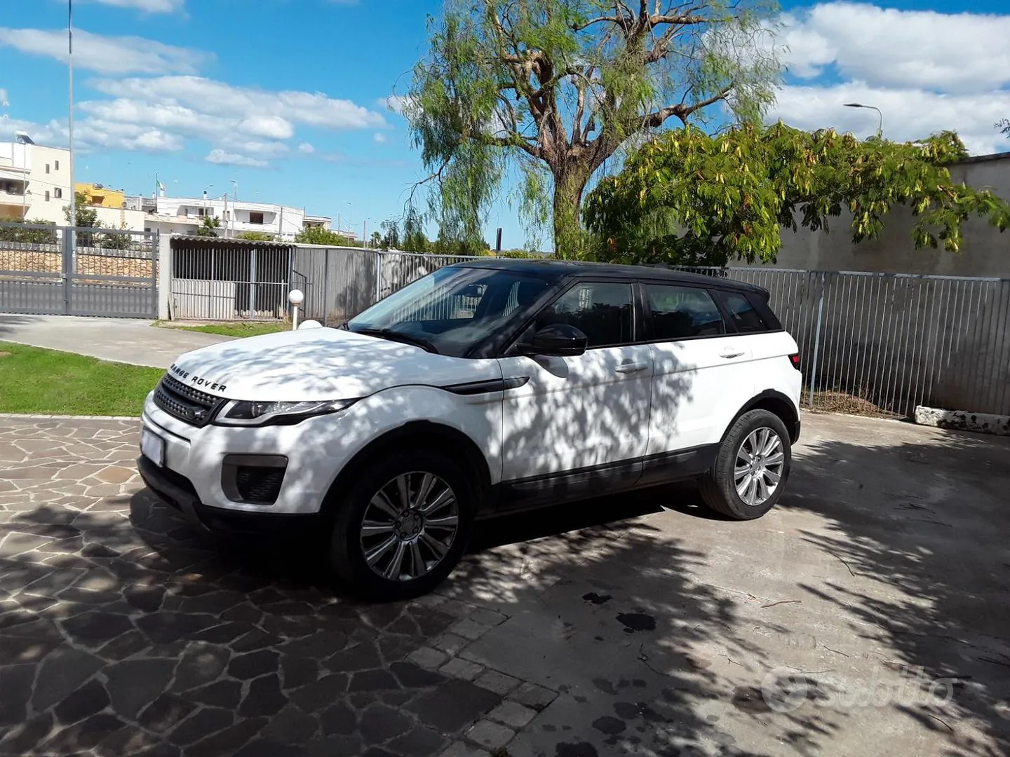 Land Rover Range Rover Evoque 2017 photo 2