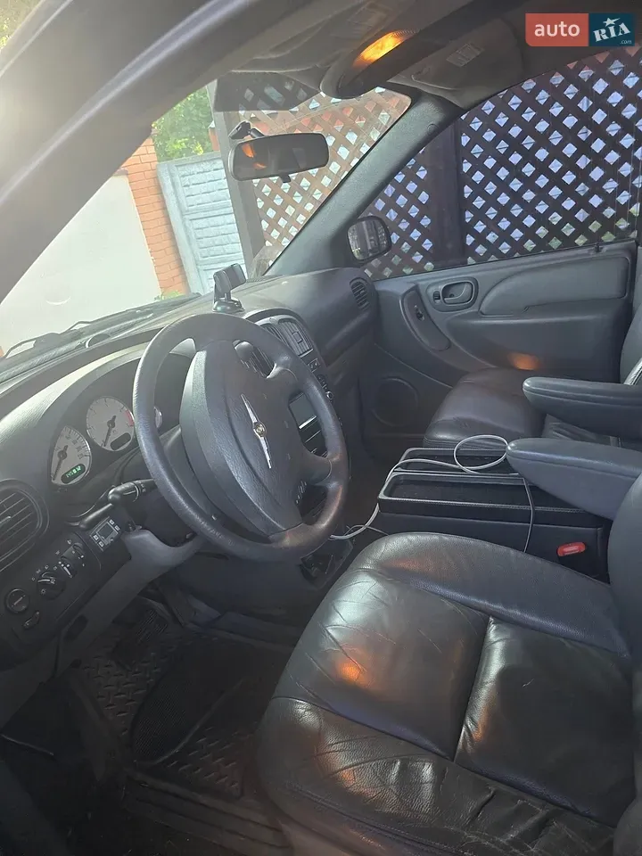 Chrysler Grand Voyager 2004 photo 3